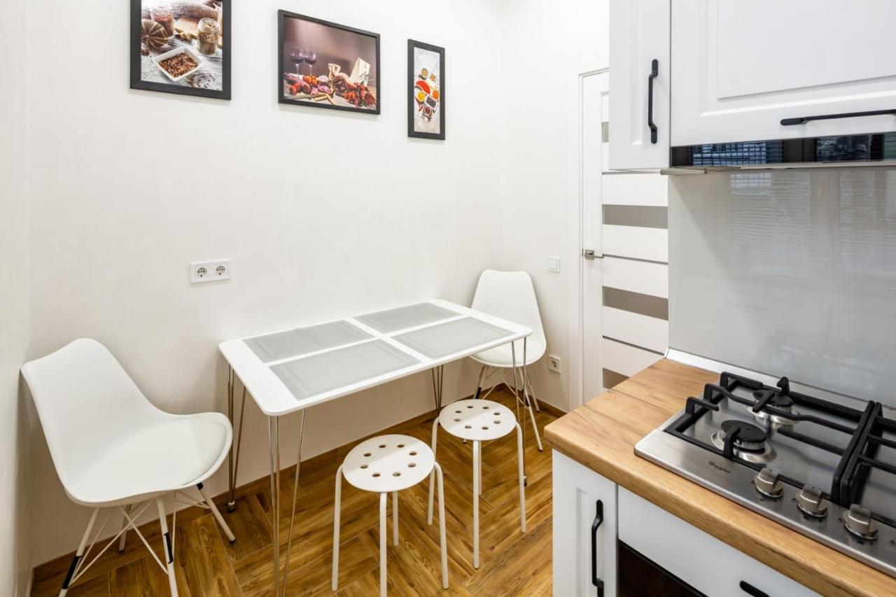 Three Bedroom Apartment On Rynok Square 리비프 외부 사진