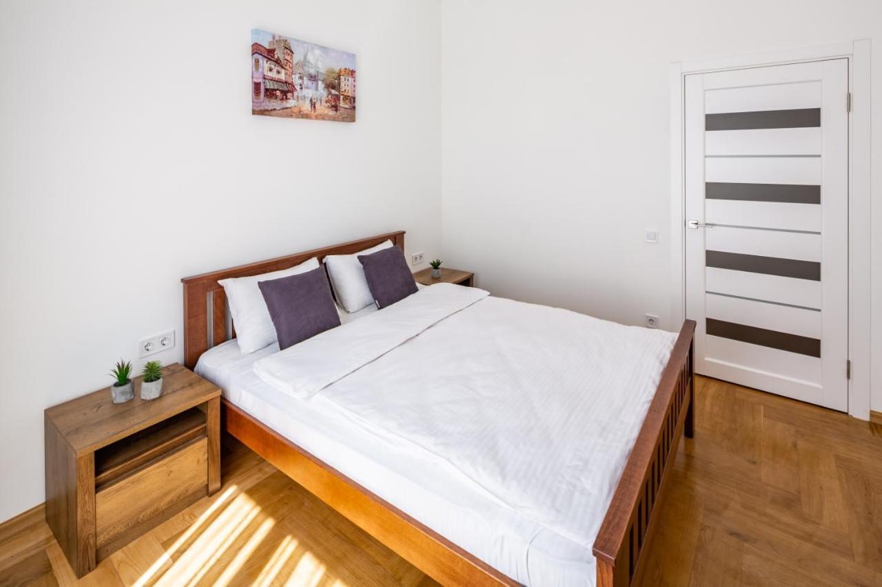 Three Bedroom Apartment On Rynok Square 리비프 외부 사진