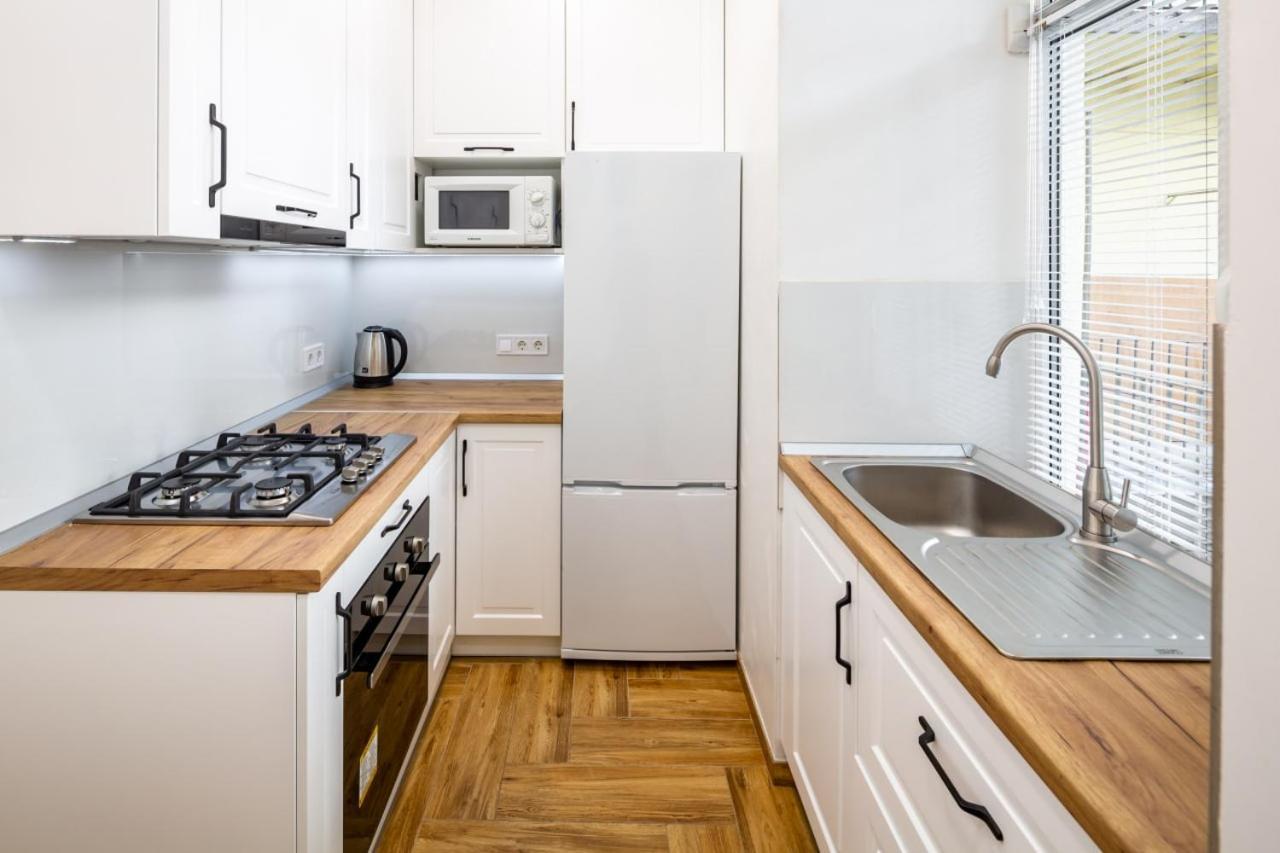 Three Bedroom Apartment On Rynok Square 리비프 외부 사진