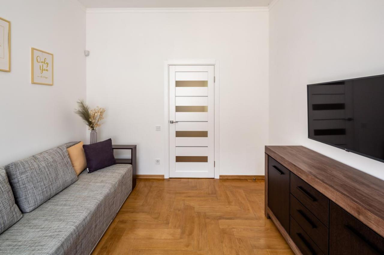 Three Bedroom Apartment On Rynok Square 리비프 외부 사진