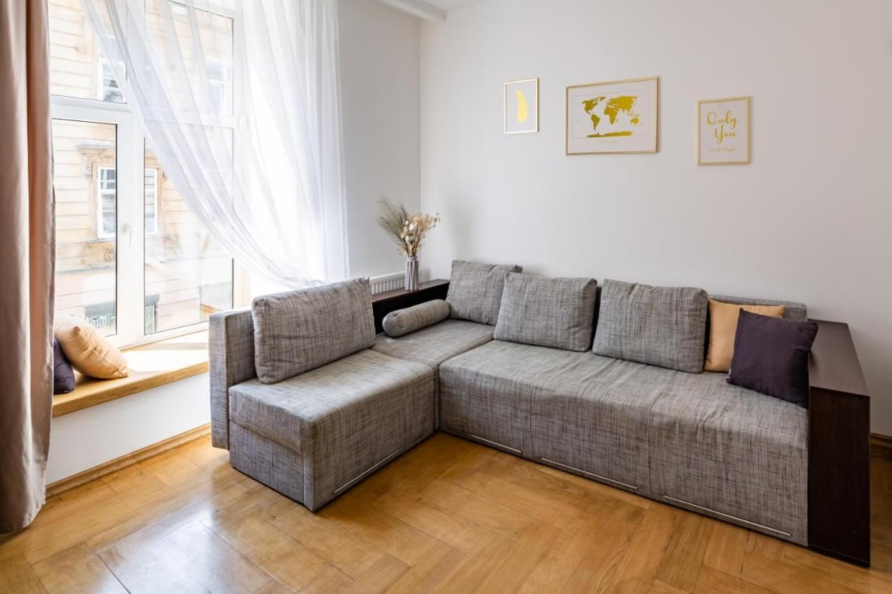 Three Bedroom Apartment On Rynok Square 리비프 외부 사진